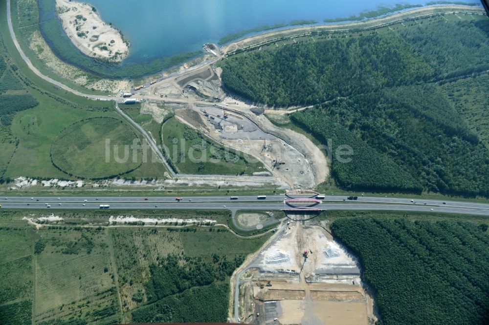 Zwenkau von oben - Baustelle Verbindungskanal Harthkanal zwischen Zwenkauer See und Cospudener See in Zwenkau im Bundesland Sachsen