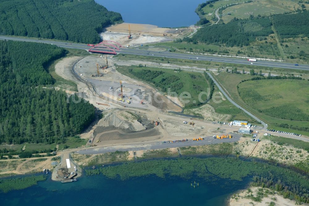 Zwenkau aus der Vogelperspektive: Baustelle Verbindungskanal Harthkanal zwischen Zwenkauer See und Cospudener See in Zwenkau im Bundesland Sachsen