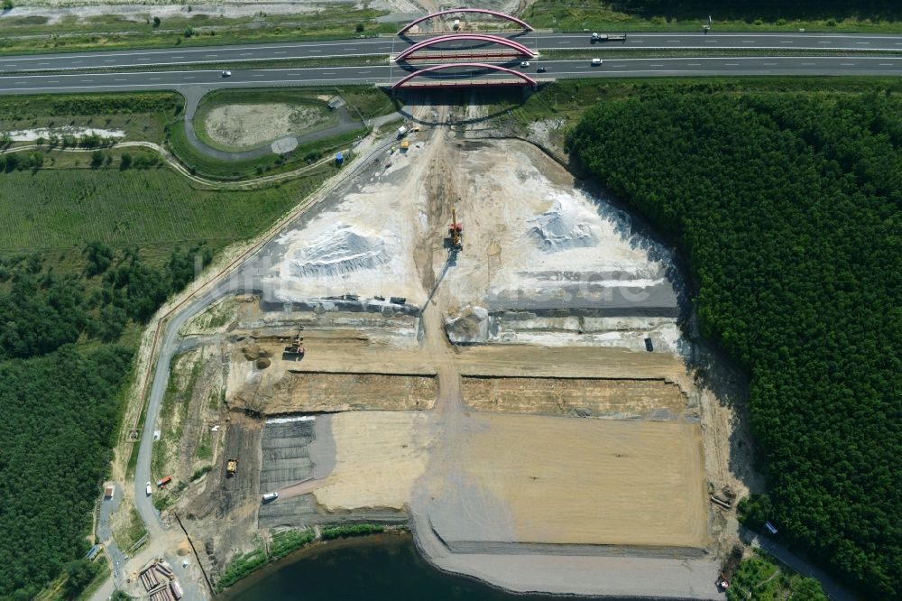 Zwenkau von oben - Baustelle Verbindungskanal Harthkanal zwischen Zwenkauer See und Cospudener See in Zwenkau im Bundesland Sachsen