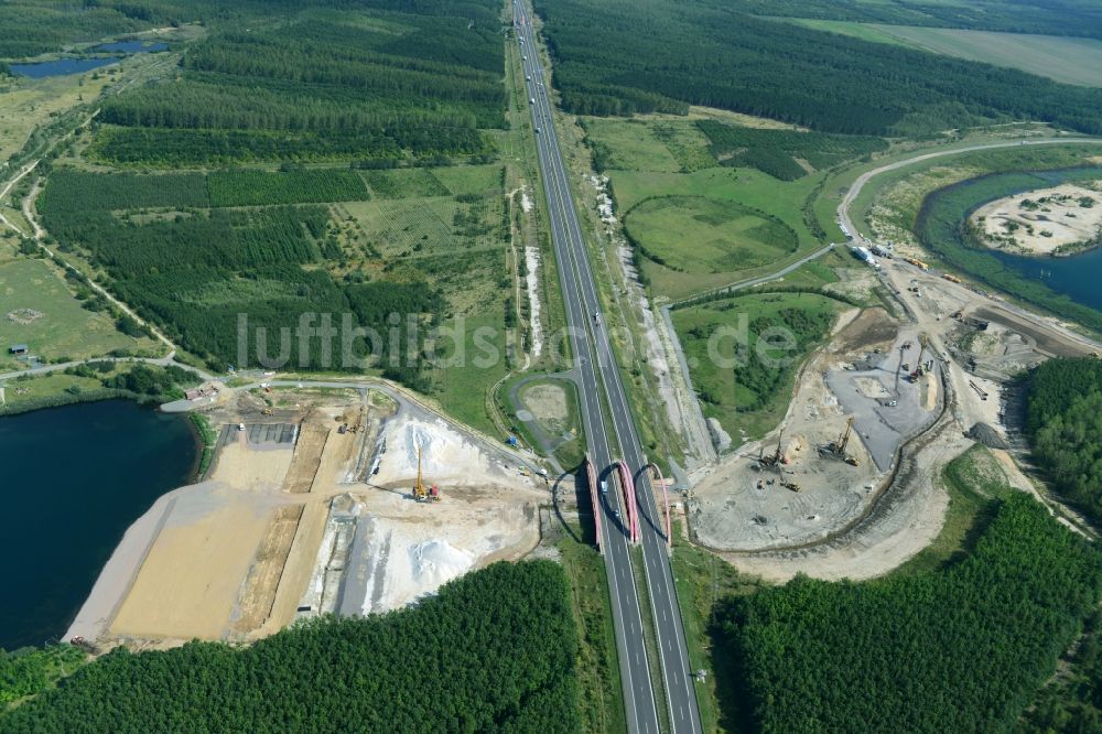 Luftaufnahme Zwenkau - Baustelle Verbindungskanal Harthkanal zwischen Zwenkauer See und Cospudener See in Zwenkau im Bundesland Sachsen