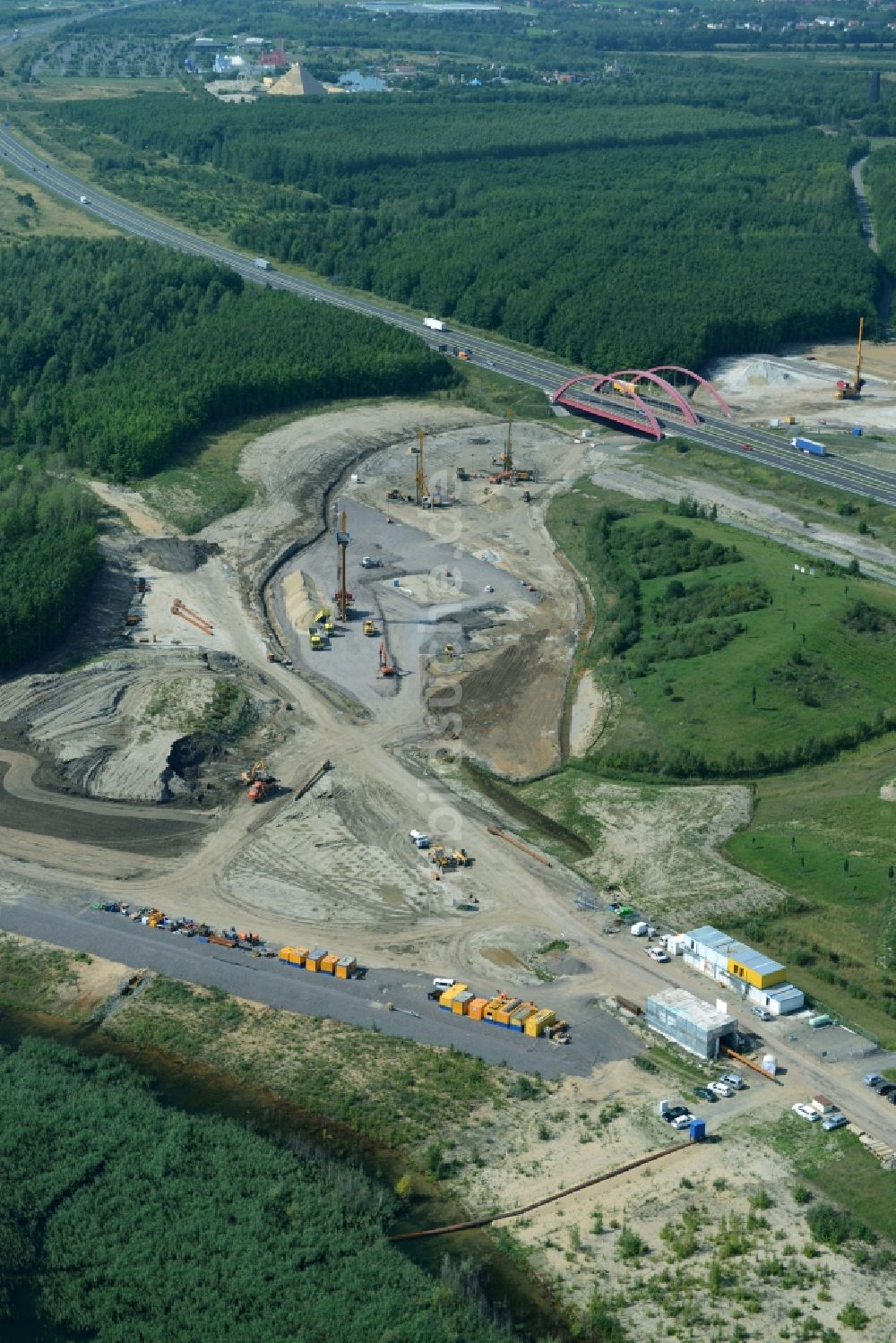 Luftaufnahme Zwenkau - Baustelle Verbindungskanal Harthkanal zwischen Zwenkauer See und Cospudener See in Zwenkau im Bundesland Sachsen