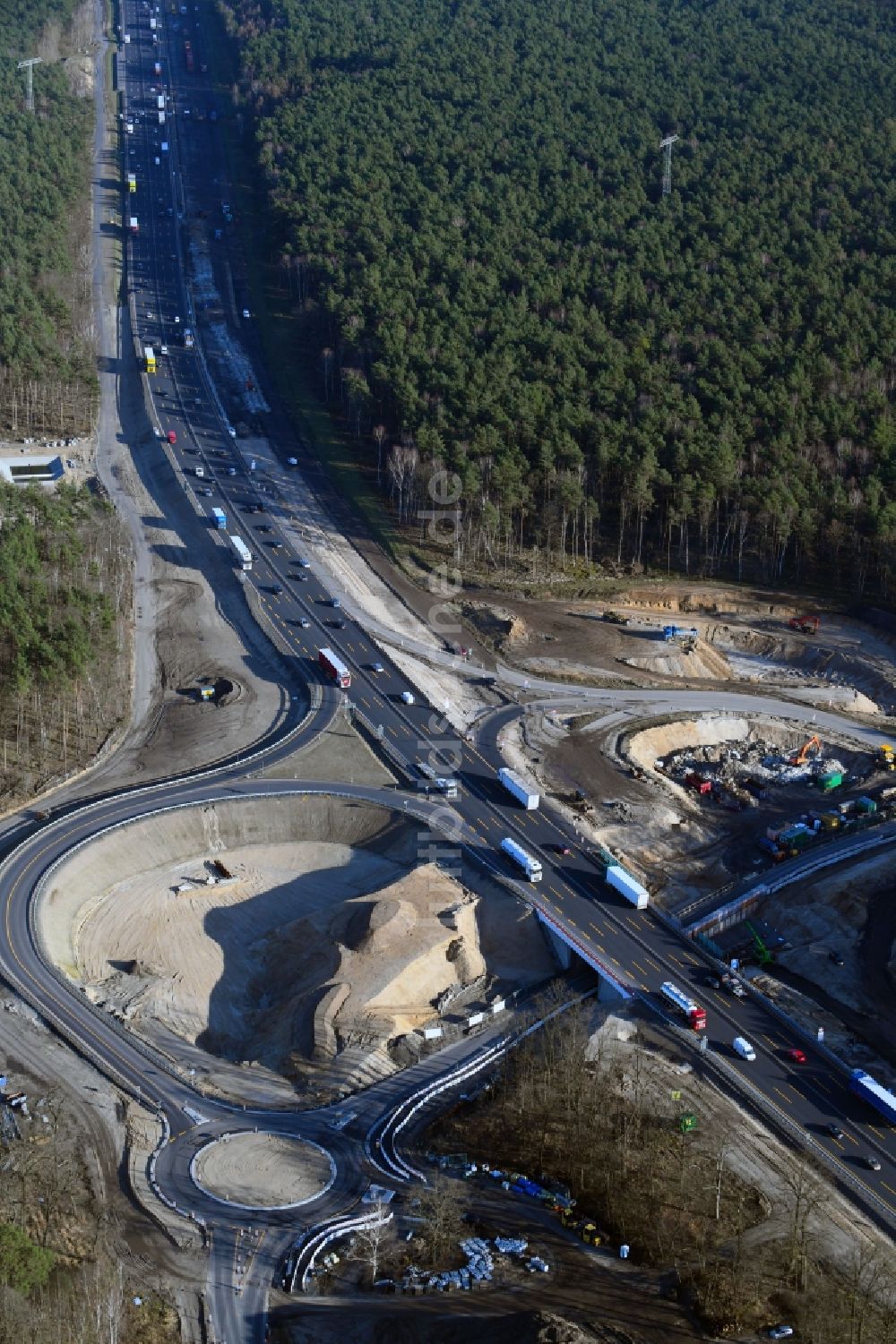 Luftbild Ferch - Baustelle an der Verkehrsführung an der Autobahnabfahrt der BAB A10 in Ferch im Bundesland Brandenburg, Deutschland