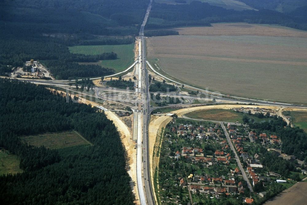 Hermsdorf von oben - Baustelle der Verkehrsführung am Autobahnkreuz der BAB A9 / Hermsdorfer Kreuz in Hermsdorf im Bundesland Thüringen