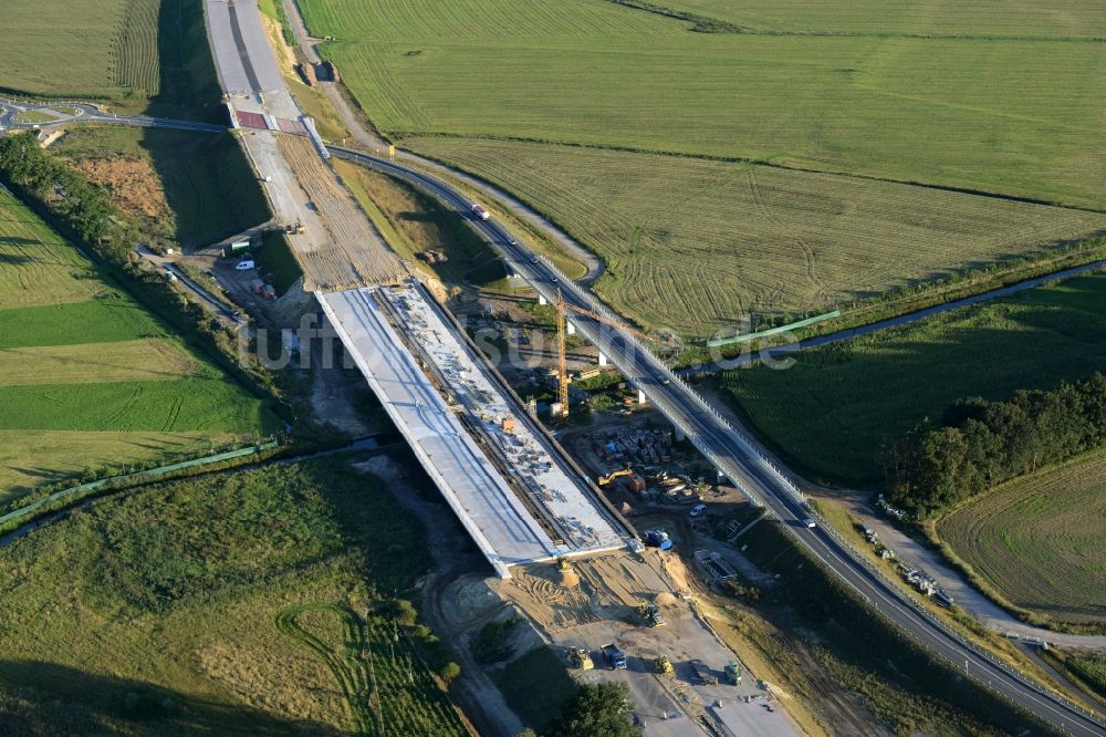 Karstädt aus der Vogelperspektive: Baustelle an der Verkehrsführung der Landesstraße L13 in Karstädt im Bundesland Brandenburg