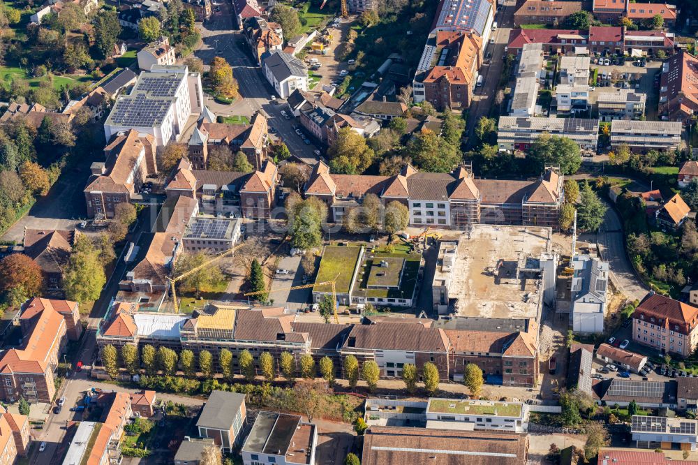 Luftbild Lahr/Schwarzwald - Baustelle am Verwaltungsgebäude des Industriegebietes der ehemaligen Zigaretten Firma Rothändle in Lahr/Schwarzwald im Bundesland Baden-Württemberg, Deutschland