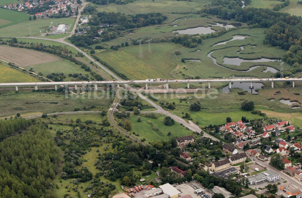 Rattmannsdorf aus der Vogelperspektive: Baustelle Viadukt des Bahn- Brückenbauwerk in Rattmannsdorf im Bundesland Sachsen-Anhalt, Deutschland