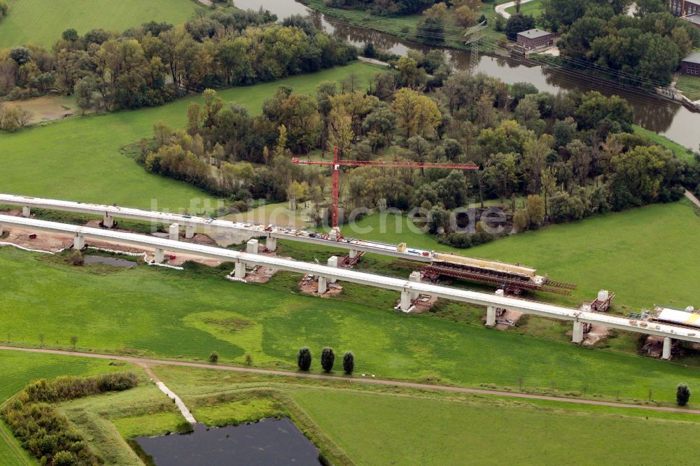 Luftaufnahme Rattmannsdorf - Baustelle Viadukt des Bahn- Brückenbauwerk in Rattmannsdorf im Bundesland Sachsen-Anhalt, Deutschland