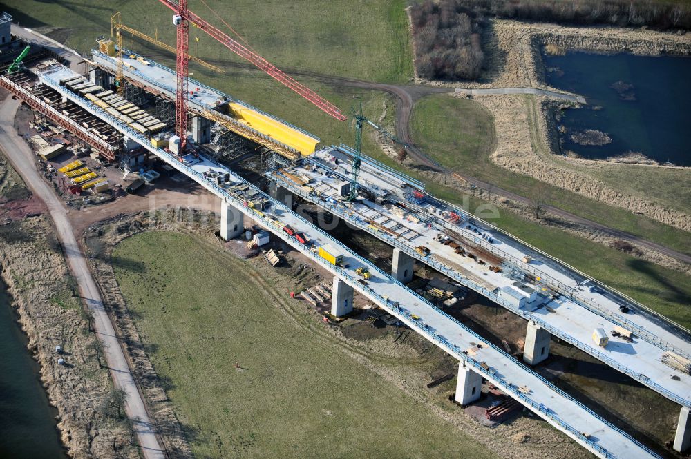 Luftaufnahme Rattmannsdorf - Baustelle Viadukt des Bahn- Brückenbauwerk in Rattmannsdorf im Bundesland Sachsen-Anhalt, Deutschland