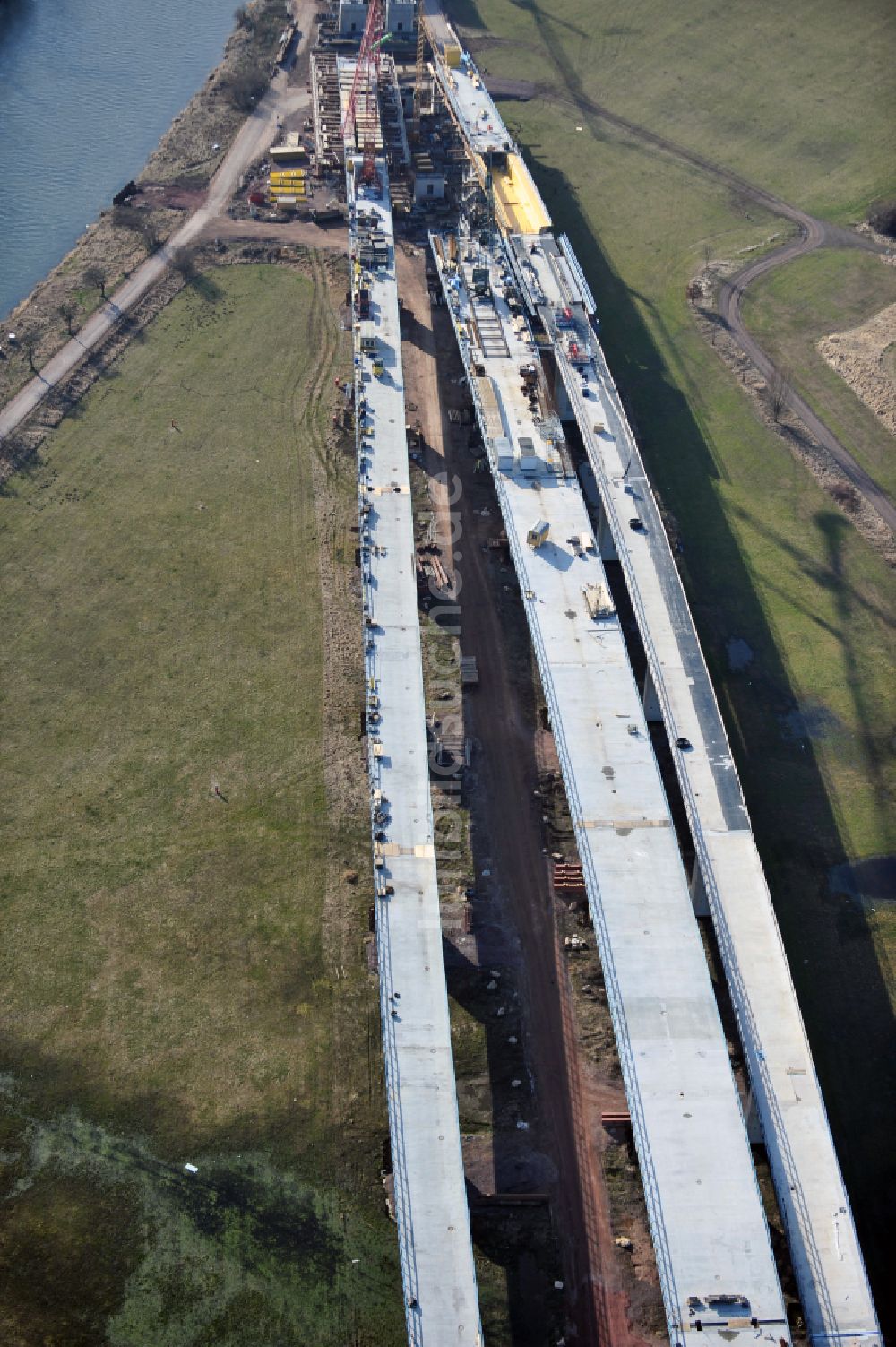 Rattmannsdorf von oben - Baustelle Viadukt des Bahn- Brückenbauwerk in Rattmannsdorf im Bundesland Sachsen-Anhalt, Deutschland