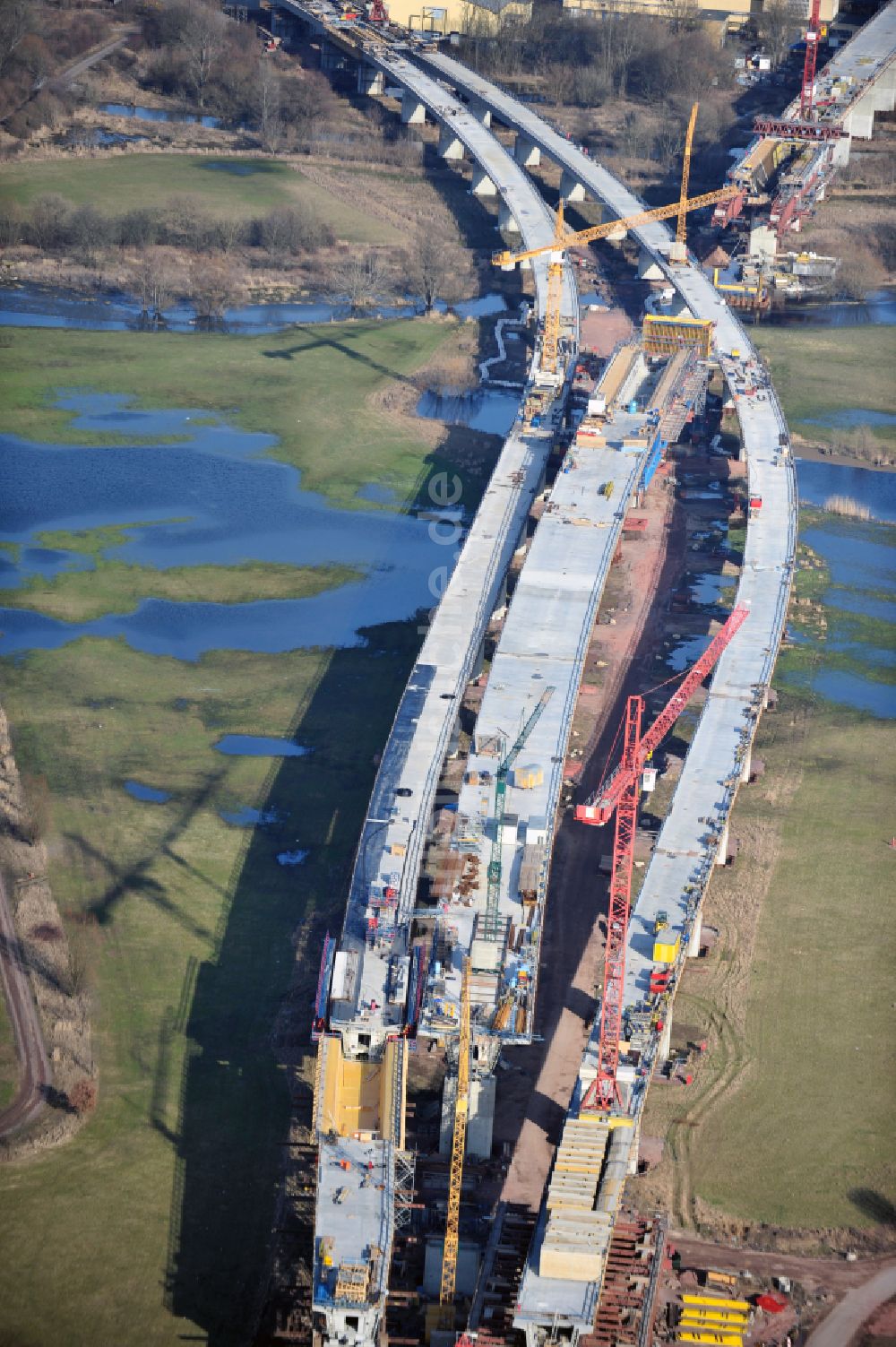 Luftaufnahme Rattmannsdorf - Baustelle Viadukt des Bahn- Brückenbauwerk in Rattmannsdorf im Bundesland Sachsen-Anhalt, Deutschland