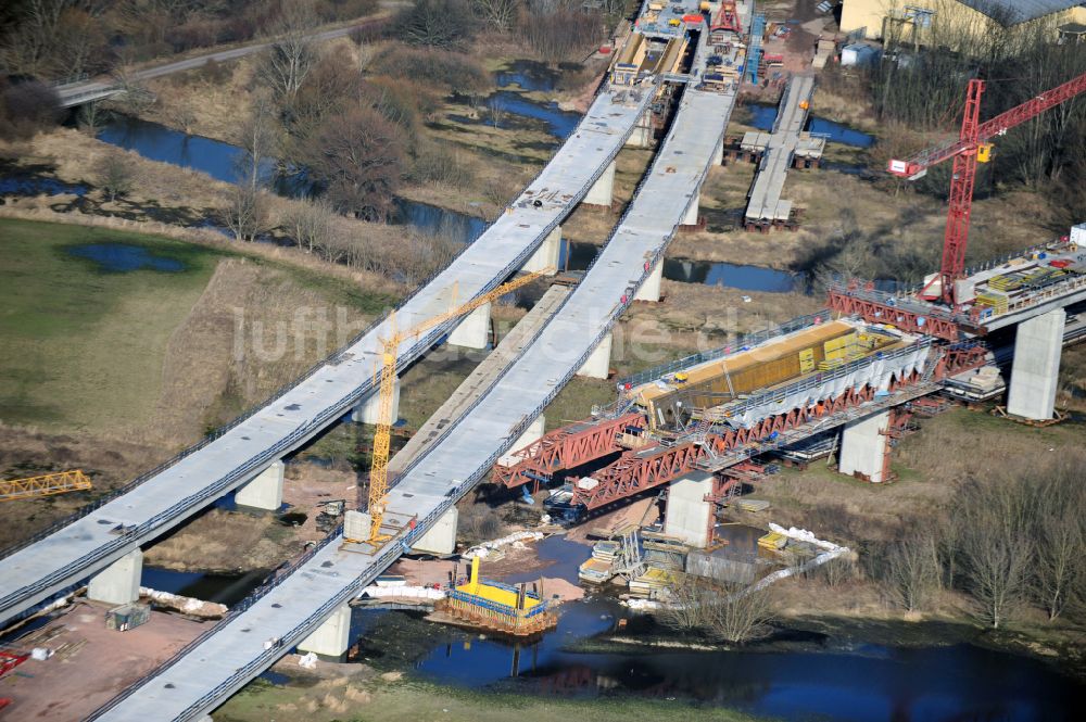 Luftaufnahme Rattmannsdorf - Baustelle Viadukt des Bahn- Brückenbauwerk in Rattmannsdorf im Bundesland Sachsen-Anhalt, Deutschland