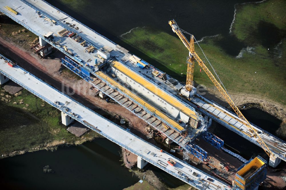 Luftbild Rattmannsdorf - Baustelle Viadukt des Bahn- Brückenbauwerk in Rattmannsdorf im Bundesland Sachsen-Anhalt, Deutschland