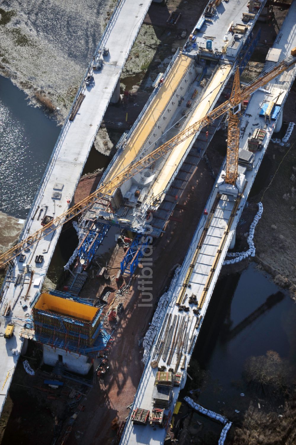 Luftaufnahme Rattmannsdorf - Baustelle Viadukt des Bahn- Brückenbauwerk in Rattmannsdorf im Bundesland Sachsen-Anhalt, Deutschland