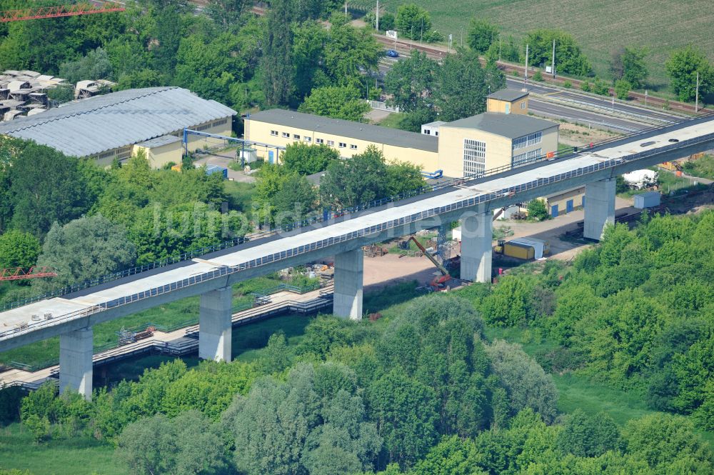 Luftaufnahme Rattmannsdorf - Baustelle Viadukt des Bahn- Brückenbauwerk in Rattmannsdorf im Bundesland Sachsen-Anhalt, Deutschland