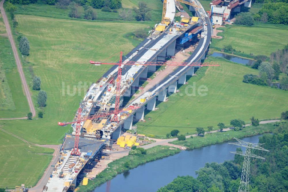 Luftbild Rattmannsdorf - Baustelle Viadukt des Bahn- Brückenbauwerk in Rattmannsdorf im Bundesland Sachsen-Anhalt, Deutschland