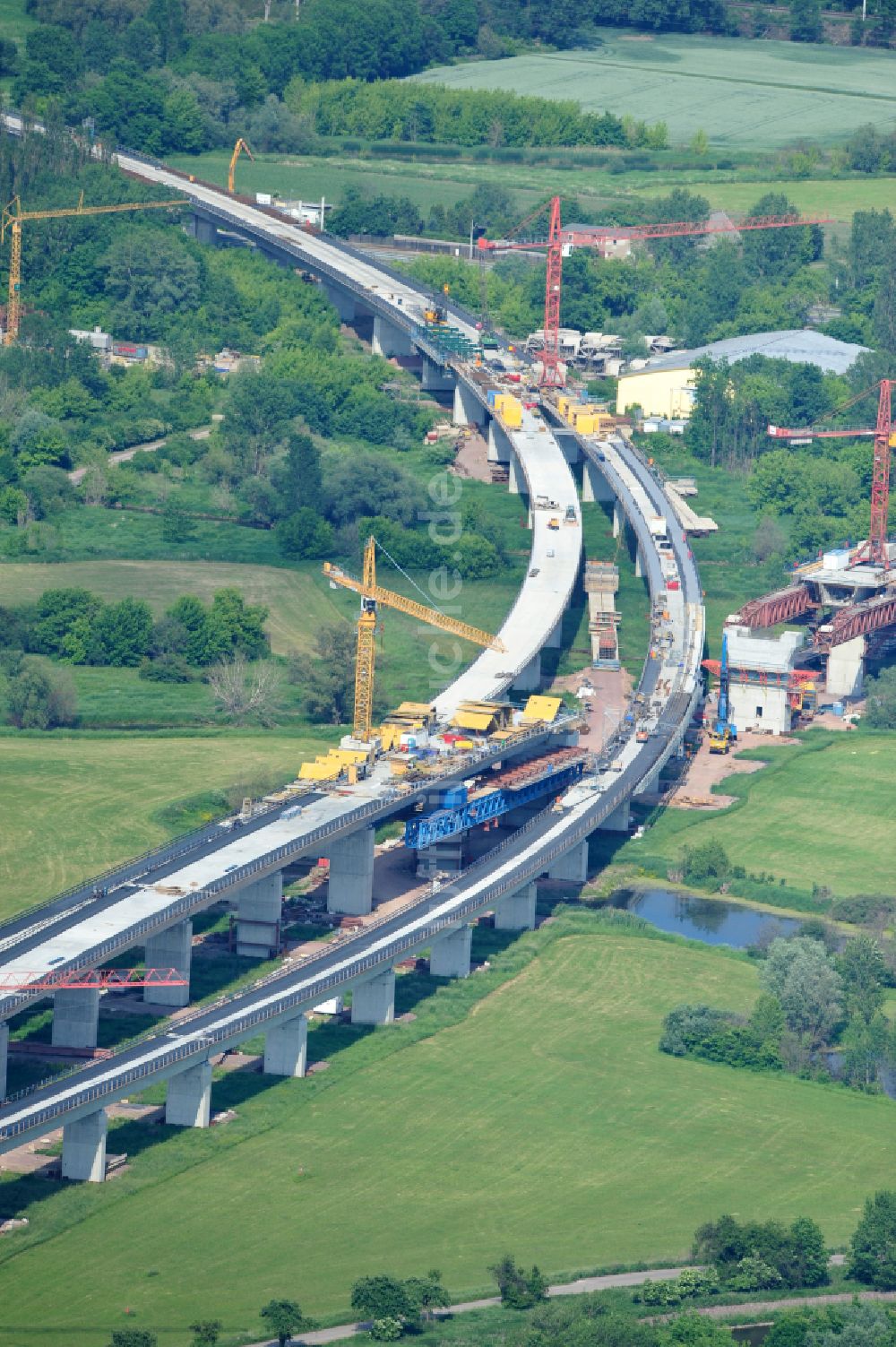 Luftbild Rattmannsdorf - Baustelle Viadukt des Bahn- Brückenbauwerk in Rattmannsdorf im Bundesland Sachsen-Anhalt, Deutschland