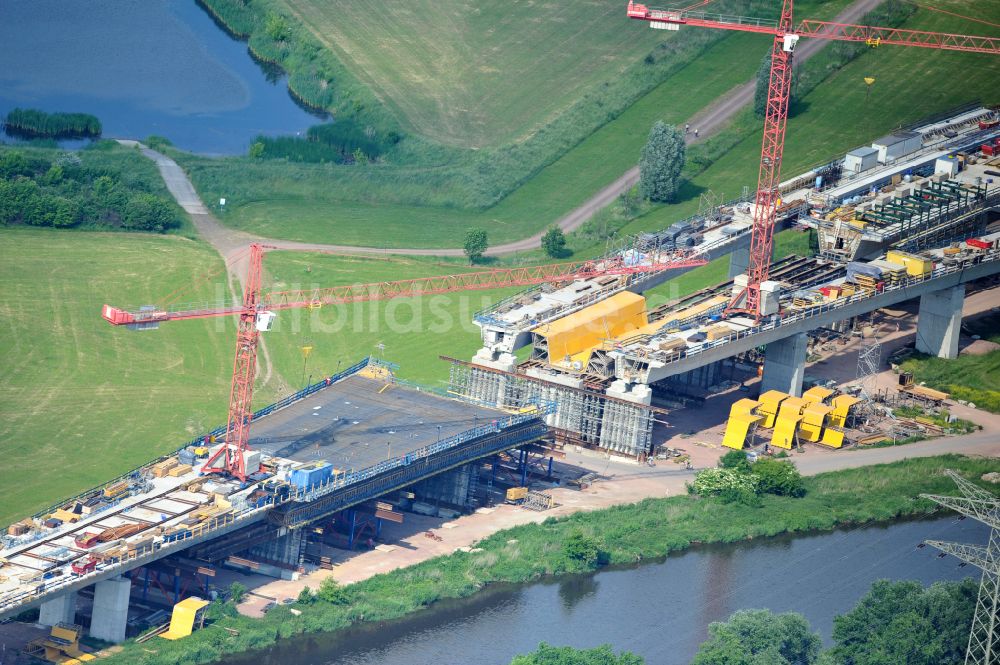 Luftaufnahme Rattmannsdorf - Baustelle Viadukt des Bahn- Brückenbauwerk in Rattmannsdorf im Bundesland Sachsen-Anhalt, Deutschland