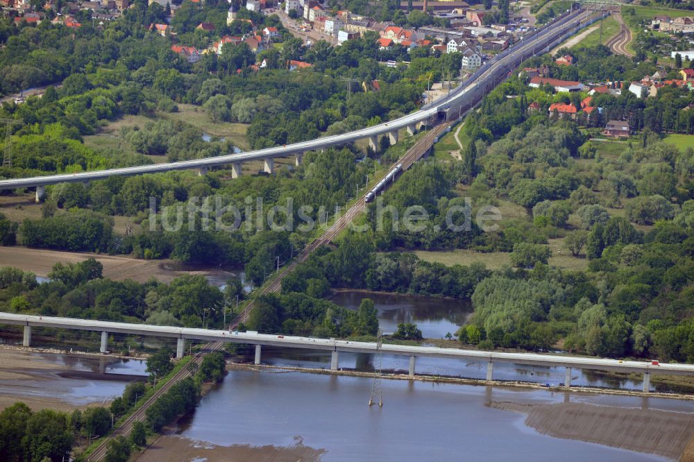 Luftaufnahme Rattmannsdorf - Baustelle Viadukt des Bahn- Brückenbauwerk in Rattmannsdorf im Bundesland Sachsen-Anhalt, Deutschland