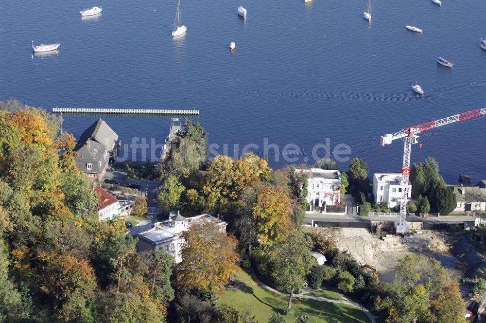 Berlin von oben - Baustelle eines Villa-Neubaus auf der Insel Schwanenwerder in Berlin