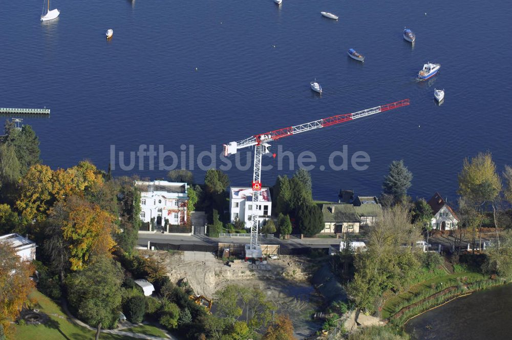 Berlin aus der Vogelperspektive: Baustelle eines Villa-Neubaus auf der Insel Schwanenwerder in Berlin