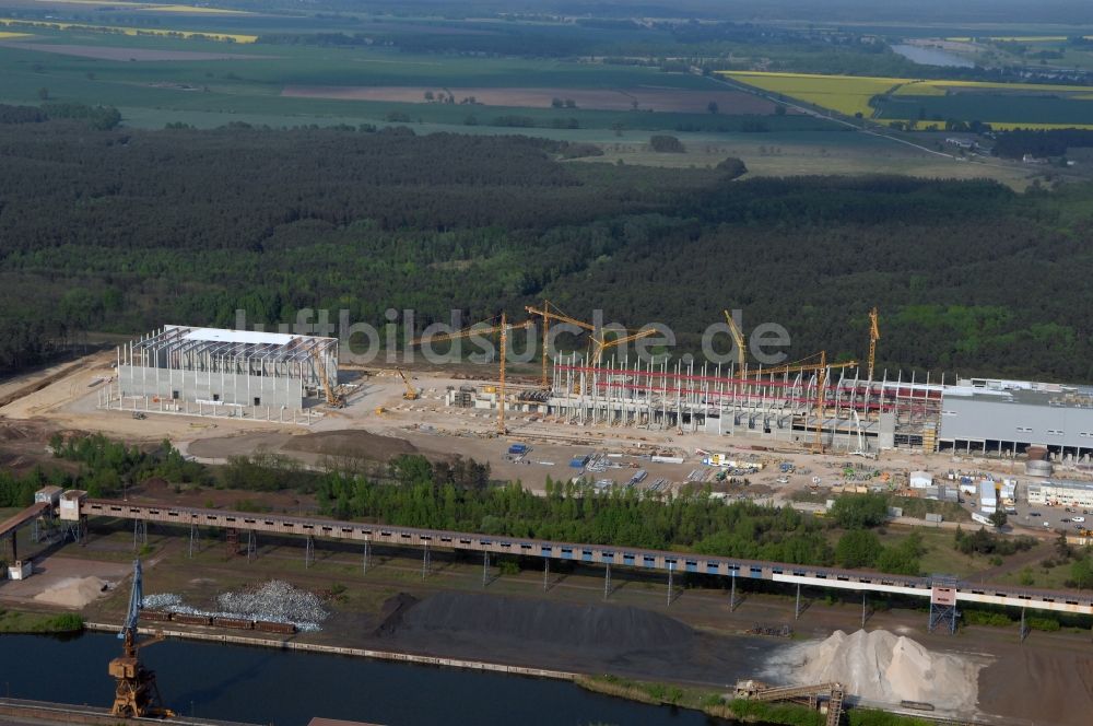 Luftaufnahme Eisenhüttenstadt - Baustelle Werksgelände der Fabrik für Wellpappenrohpapier Propapier GmbH Werk PM2 in Eisenhüttenstadt im Bundesland Brandenburg