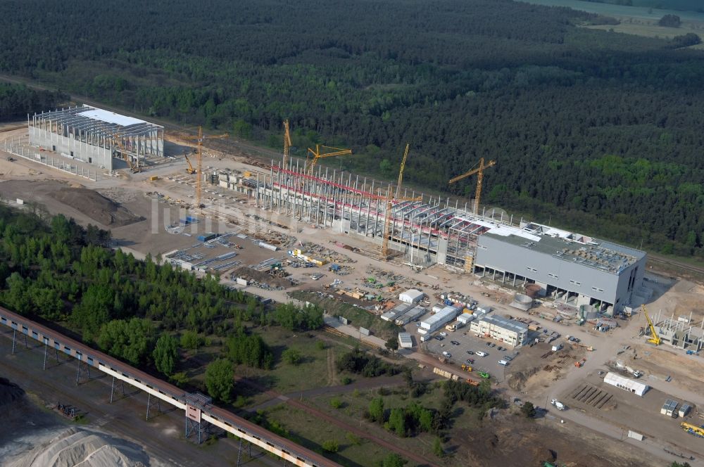 Eisenhüttenstadt aus der Vogelperspektive: Baustelle Werksgelände der Fabrik für Wellpappenrohpapier Propapier GmbH Werk PM2 in Eisenhüttenstadt im Bundesland Brandenburg