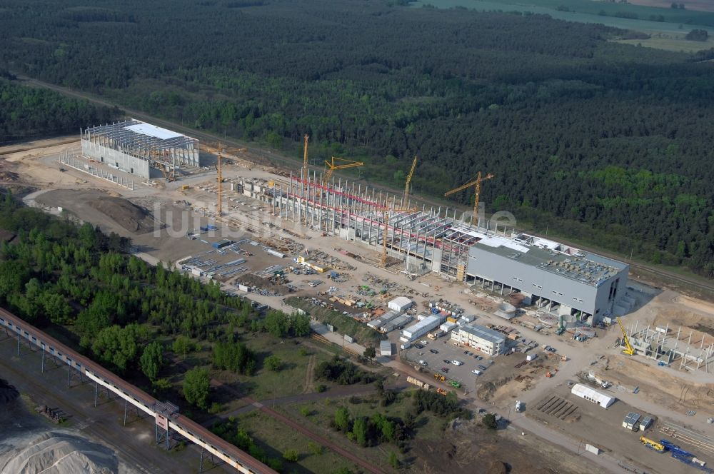 Luftbild Eisenhüttenstadt - Baustelle Werksgelände der Fabrik für Wellpappenrohpapier Propapier GmbH Werk PM2 in Eisenhüttenstadt im Bundesland Brandenburg