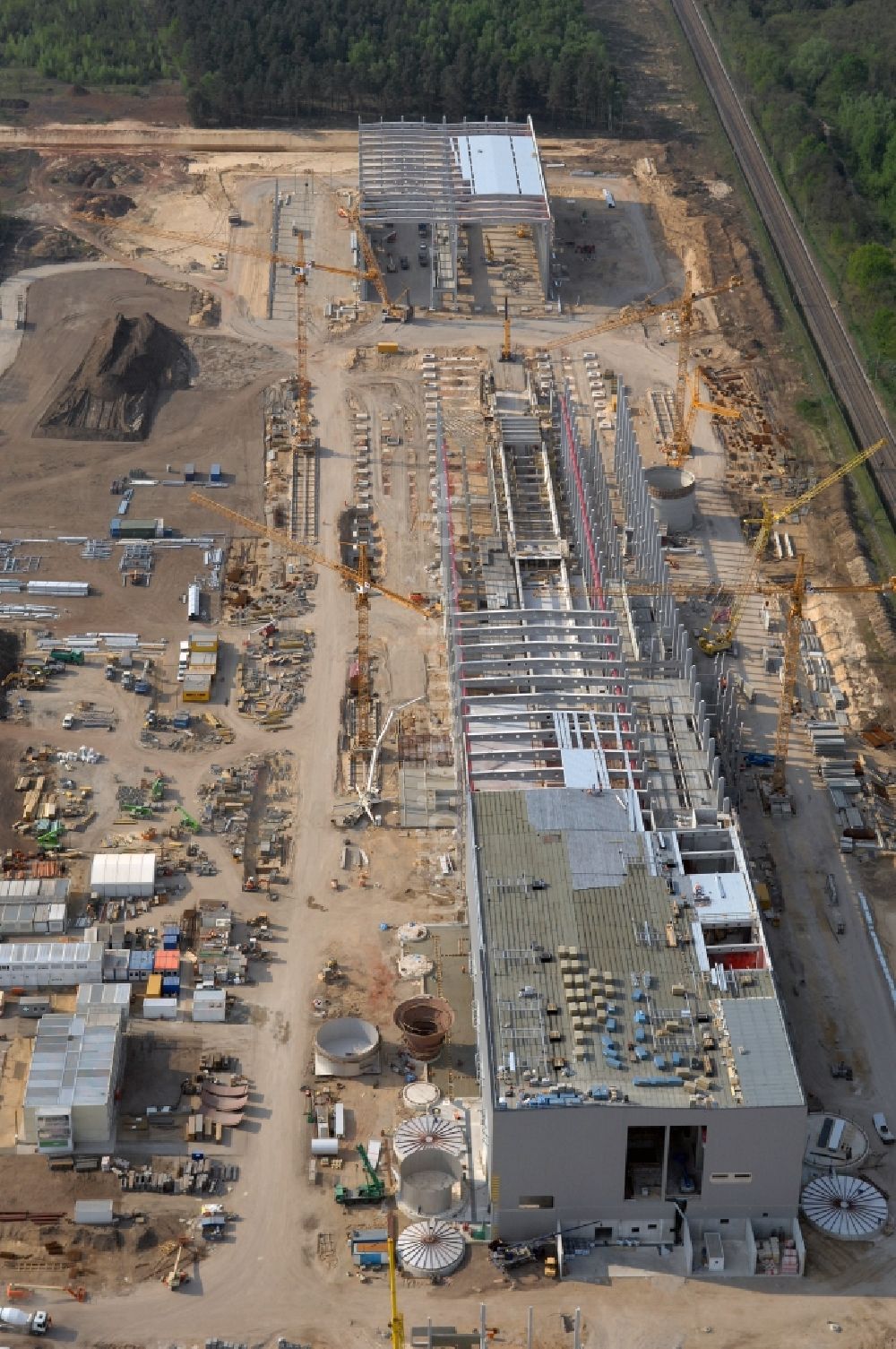 Eisenhüttenstadt aus der Vogelperspektive: Baustelle Werksgelände der Fabrik für Wellpappenrohpapier Propapier GmbH Werk PM2 in Eisenhüttenstadt im Bundesland Brandenburg