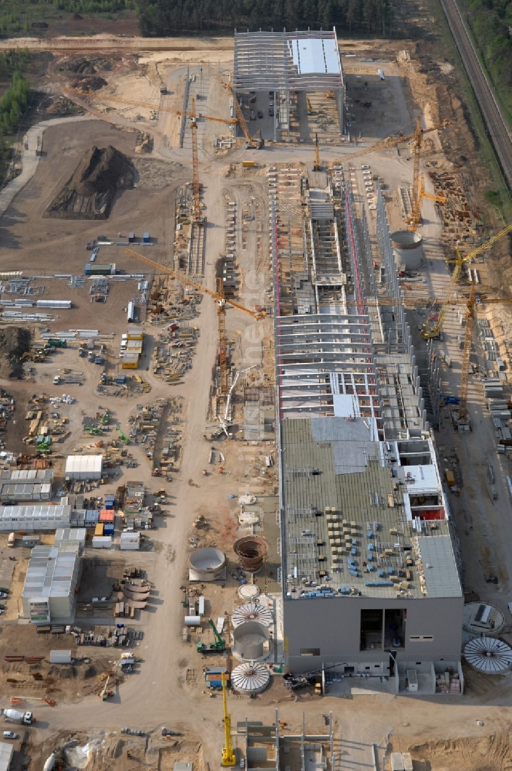 Luftbild Eisenhüttenstadt - Baustelle Werksgelände der Fabrik für Wellpappenrohpapier Propapier GmbH Werk PM2 in Eisenhüttenstadt im Bundesland Brandenburg