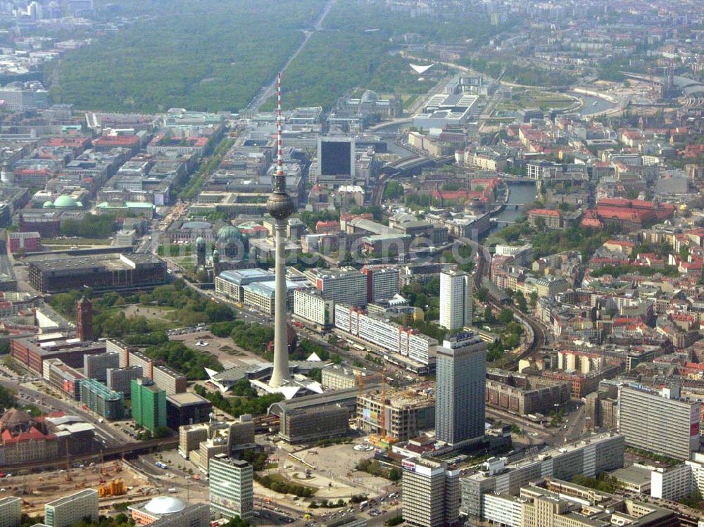 Berlin aus der Vogelperspektive: Baustelle des Wohn- und Einkaufzentrums Alexia in Berlin Mitte