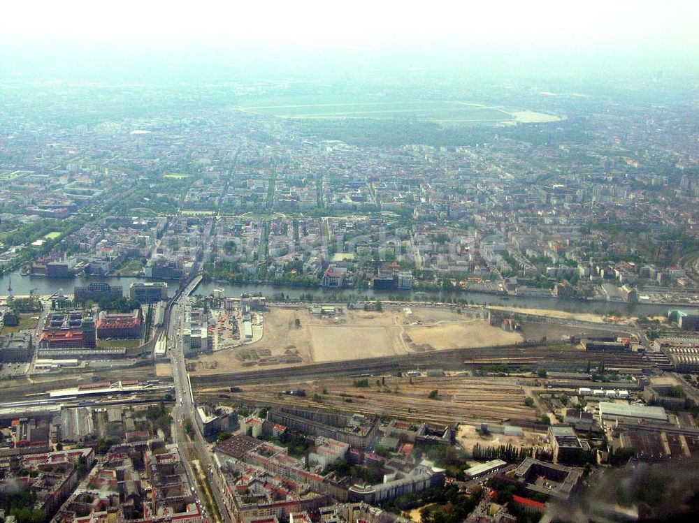 Luftbild Berlin - Friedrichshain - Baustelle des Wohn- und Einkaufzentrums Alexia in Berlin Mitte