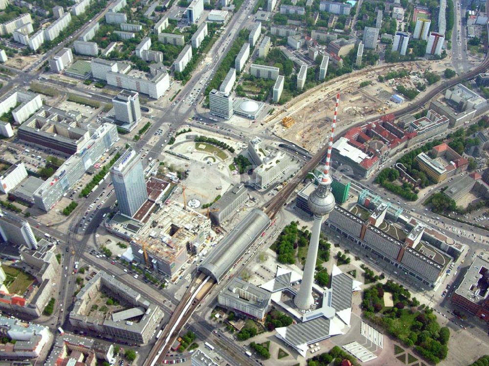 Berlin aus der Vogelperspektive: Baustelle des Wohn- und Einkaufzentrums Alexia in Berlin Mitte