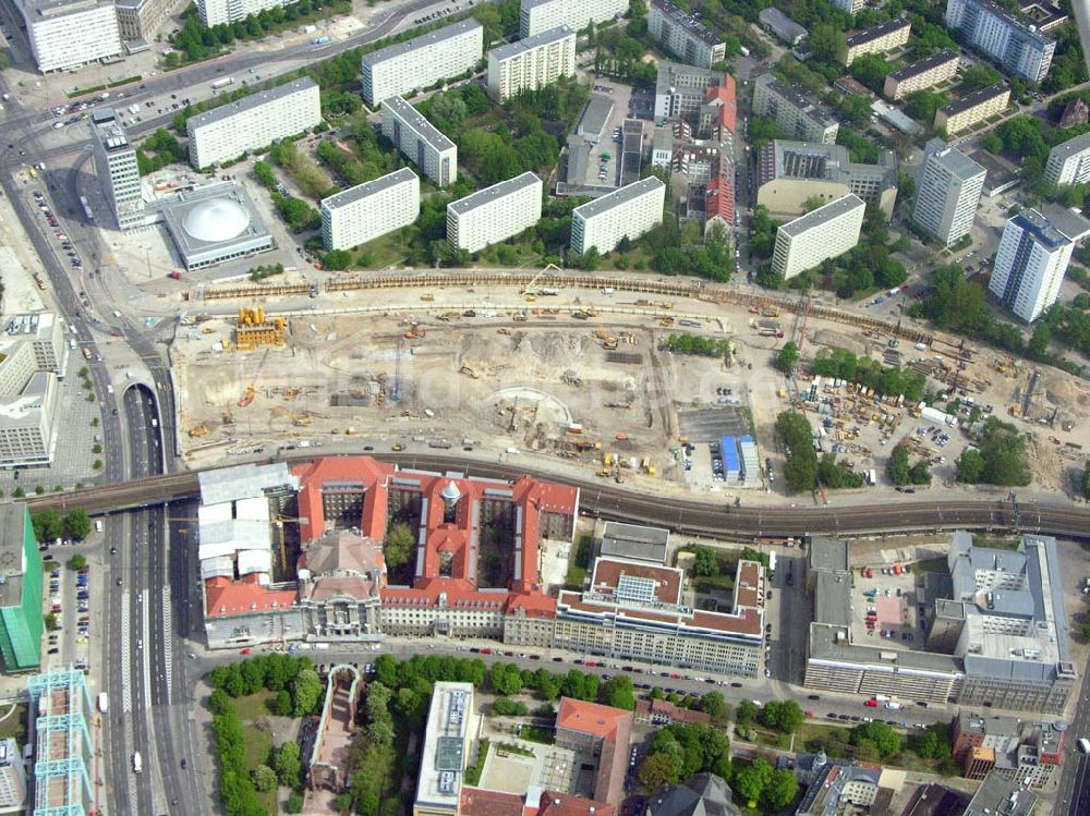 Luftaufnahme Berlin - Baustelle des Wohn- und Einkaufzentrums Alexia in Berlin Mitte