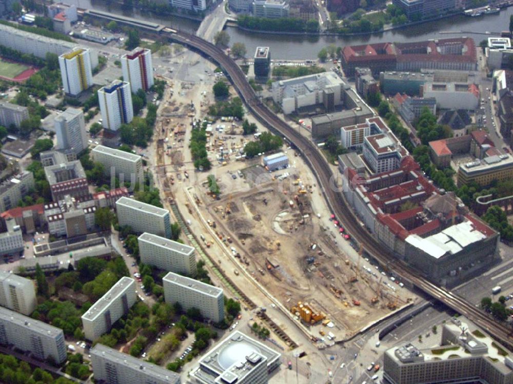 Berlin von oben - Baustelle des Wohn- und Einkaufzentrums Alexia in Berlin Mitte