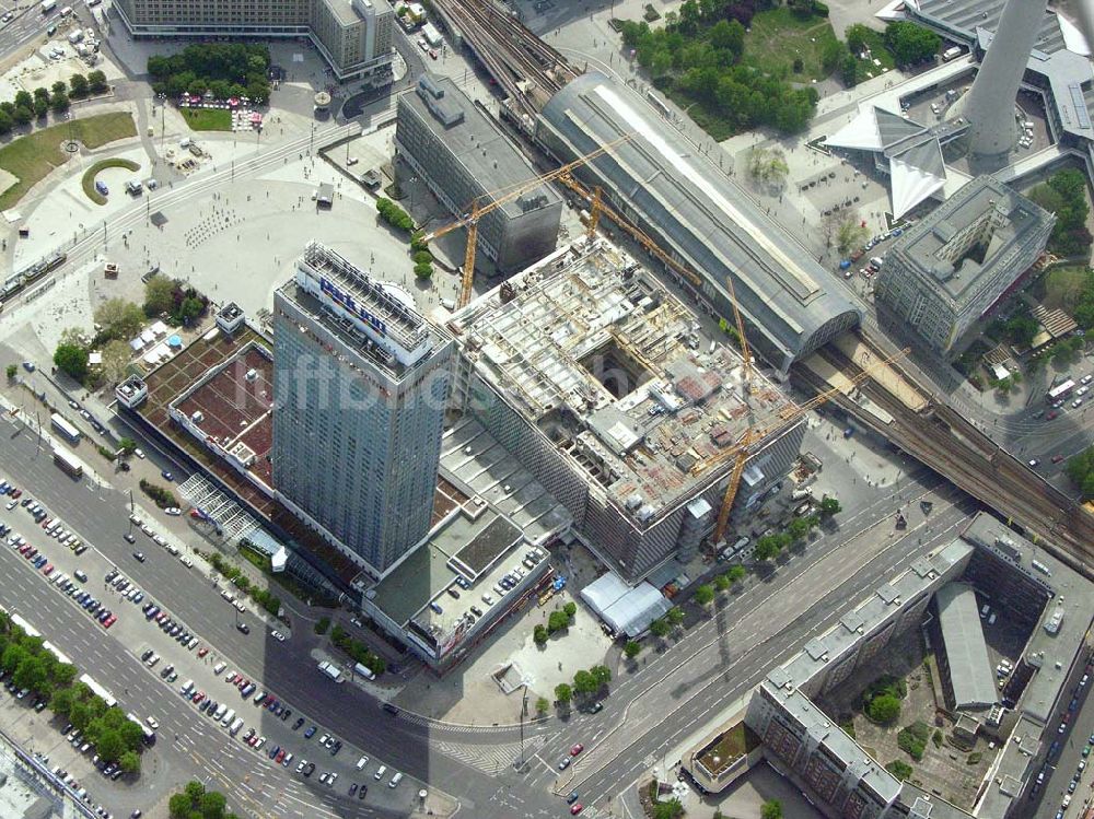 Berlin aus der Vogelperspektive: Baustelle des Wohn- und Einkaufzentrums Alexia in Berlin Mitte