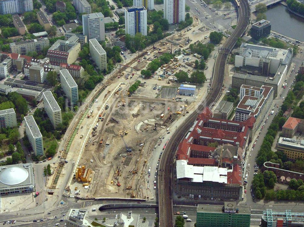 Luftaufnahme Berlin - Baustelle des Wohn- und Einkaufzentrums Alexia in Berlin Mitte