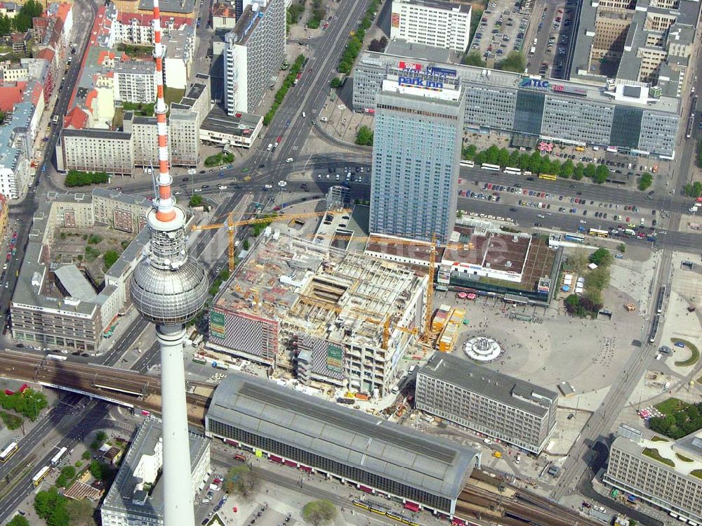 Luftaufnahme Berlin - Baustelle des Wohn- und Einkaufzentrums Alexia in Berlin Mitte