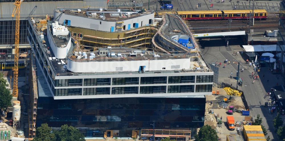 Luftbild Berlin - Baustelle Wohn- und Geschäftshaus Viertel Alea 101 der Redevco Services Deutschland GmbH am S-Bahnhof Alexanderplatz in Berlin, Deutschland