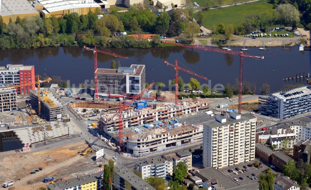 Offenbach am Main aus der Vogelperspektive: Baustelle für ein Wohn- und Geschäftshaus Viertel in Offenbach am Main im Bundesland Hessen