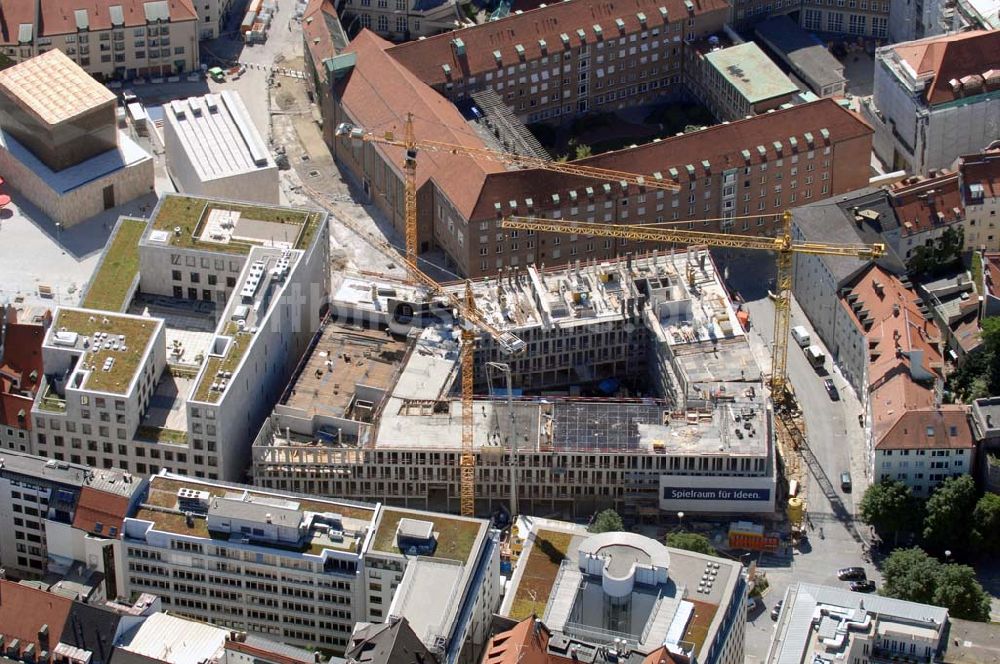 München aus der Vogelperspektive: Baustelle für ein Wohn-, Park- und Geschäftshaus am Münchner Oberanger