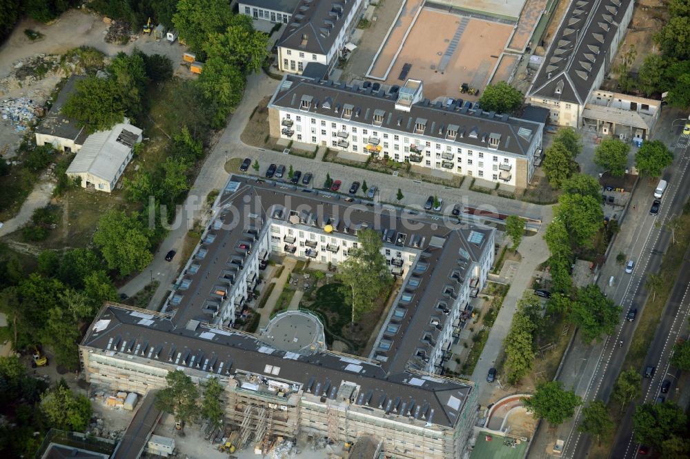 Luftaufnahme Berlin - Baustelle und Wohnanlage auf dem Gelände des ehemaligen US-Hauptquartiers im Ortsteil Zehlendorf in Berlin