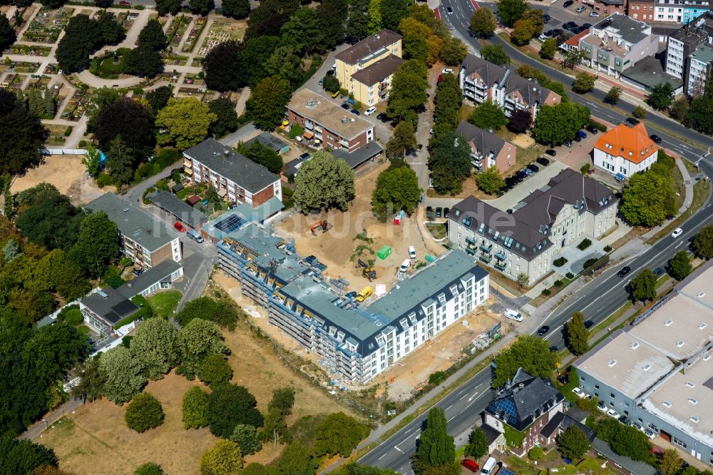 Moers von oben - Baustelle Wohngebiet einer Mehrfamilienhaussiedlung in der Albert-Altwicker-Straße in Moers im Bundesland Nordrhein-Westfalen, Deutschland