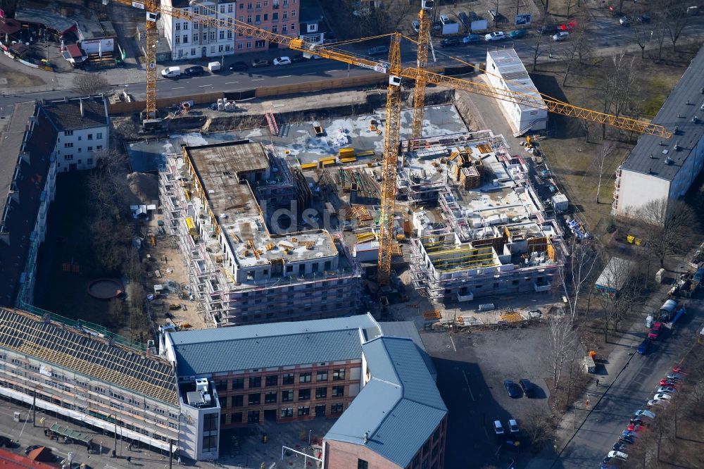 Luftaufnahme Berlin - Baustelle Wohngebiet einer Mehrfamilienhaussiedlung Alte Kaulsdorfer Straße im Ortsteil Köpenick in Berlin, Deutschland