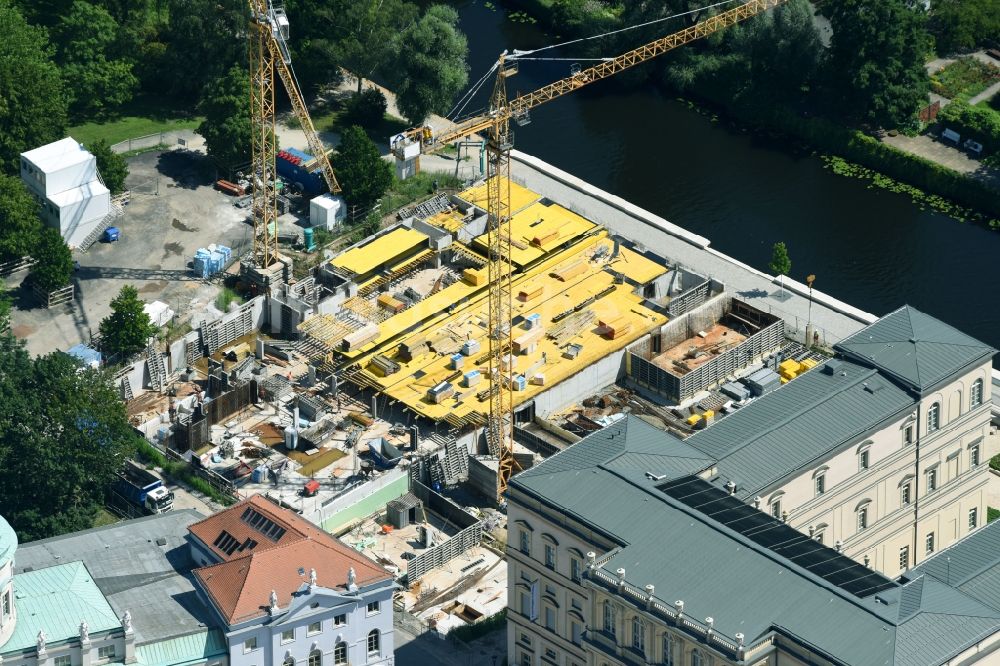 Luftaufnahme Potsdam - Baustelle Wohngebiet einer Mehrfamilienhaussiedlung Am Alten Markt am Ufer des Kanales Alte Fahrt im Ortsteil Innenstadt in Potsdam im Bundesland Brandenburg, Deutschland