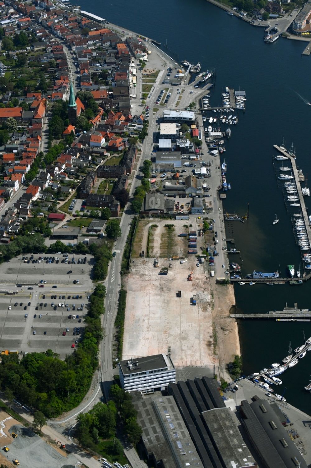 Luftaufnahme Travemünde - Baustelle Wohngebiet einer Mehrfamilienhaussiedlung Auf dem Baggersand in Travemünde im Bundesland Schleswig-Holstein, Deutschland