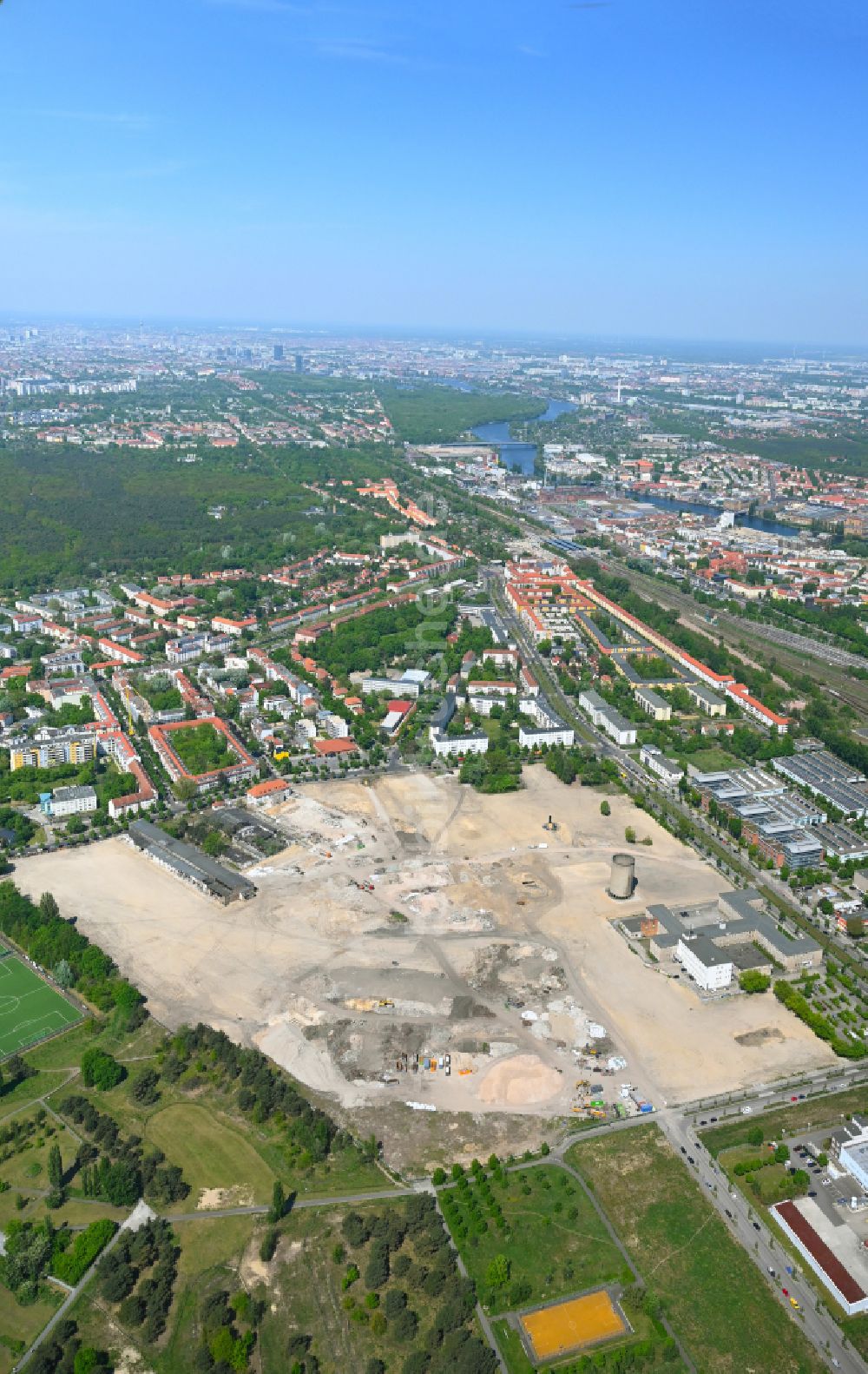 Luftaufnahme Berlin - Baustelle Wohngebiet einer Mehrfamilienhaussiedlung in Berlin, Deutschland