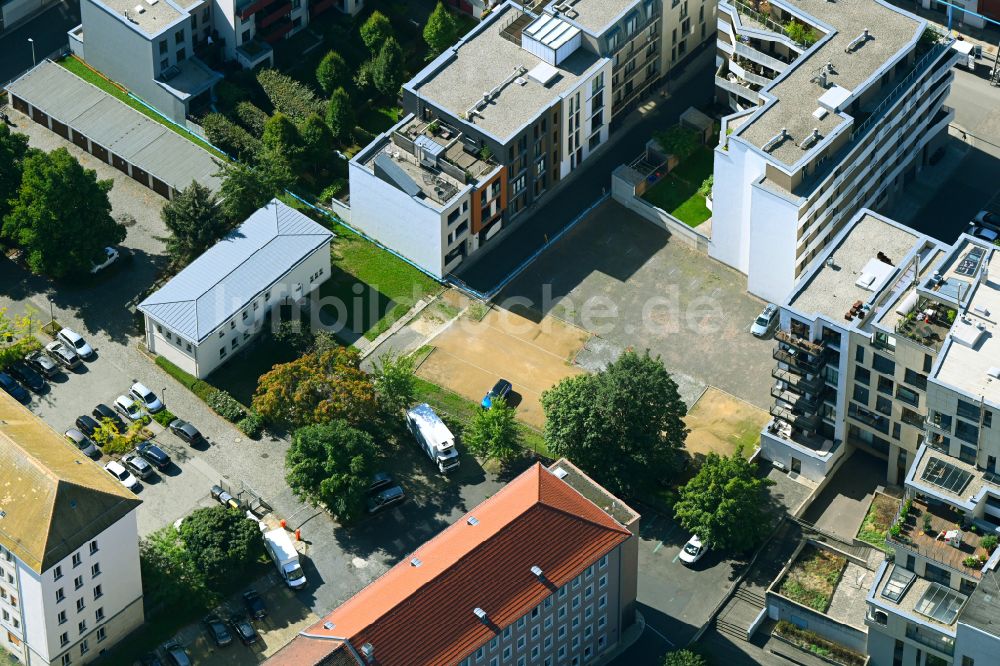 Dresden aus der Vogelperspektive: Baustelle Wohngebiet einer Mehrfamilienhaussiedlung in Dresden im Bundesland Sachsen, Deutschland