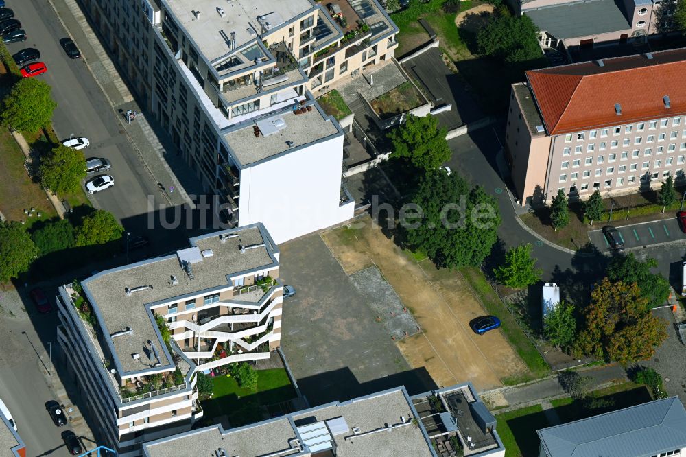 Dresden aus der Vogelperspektive: Baustelle Wohngebiet einer Mehrfamilienhaussiedlung in Dresden im Bundesland Sachsen, Deutschland