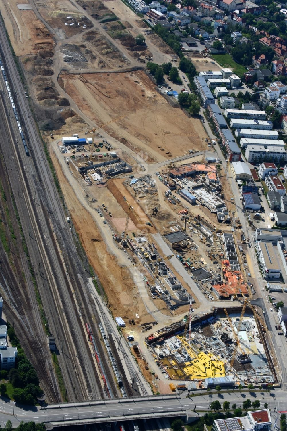 Regensburg aus der Vogelperspektive: Baustelle Wohngebiet einer Mehrfamilienhaussiedlung Das DÖRNBERG an der Kumpfmühler Straße Ecke Friedrich-Niedermeyer-Straße im Ortsteil Kumpfmühl-Ziegetsdorf-Neuprüll in Regensburg im Bundesland Bayern, Deutschland