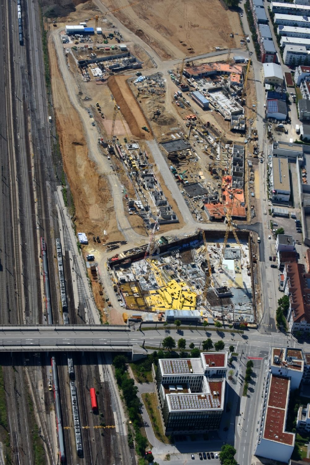 Regensburg von oben - Baustelle Wohngebiet einer Mehrfamilienhaussiedlung Das DÖRNBERG an der Kumpfmühler Straße Ecke Friedrich-Niedermeyer-Straße im Ortsteil Kumpfmühl-Ziegetsdorf-Neuprüll in Regensburg im Bundesland Bayern, Deutschland